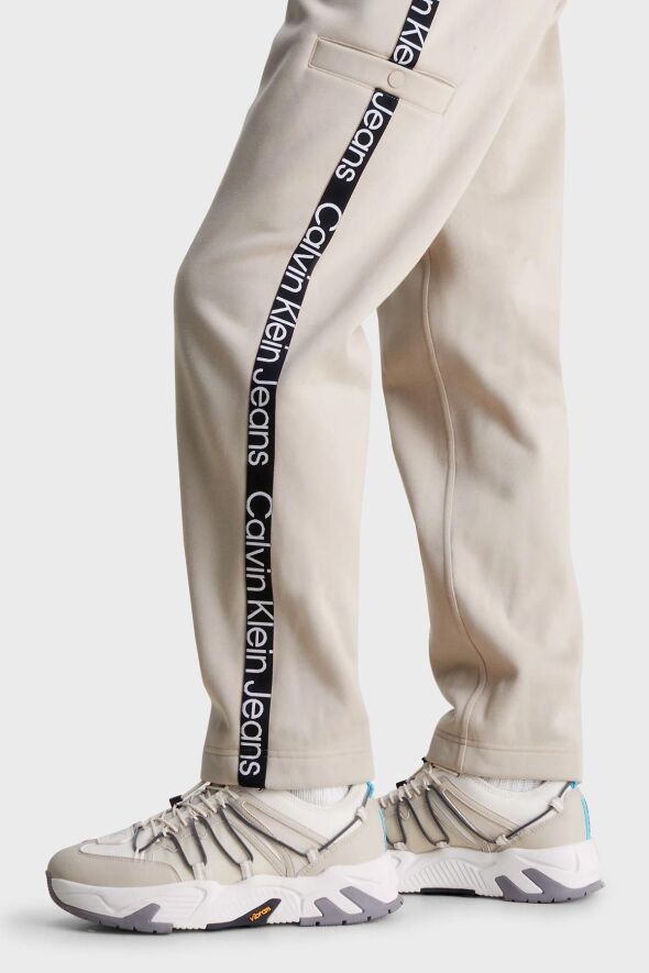 CUT OFF LOGO TAPE HWK PANT - 423