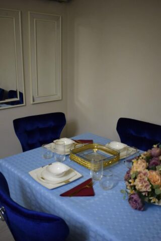 Dertsiz Işlemeli 150x150 Masa Örtüsü - 497