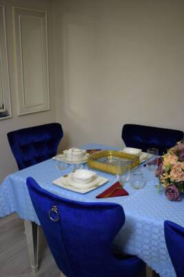 Dertsiz Işlemeli 150x150 Masa Örtüsü - 136
